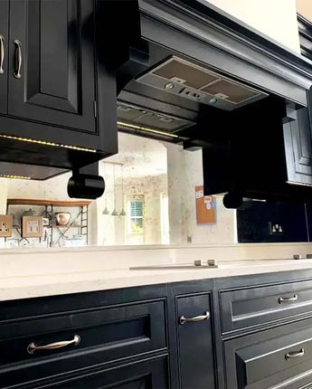 Made-to-measure mirror glass splashback in a luxury contemporary kitchen