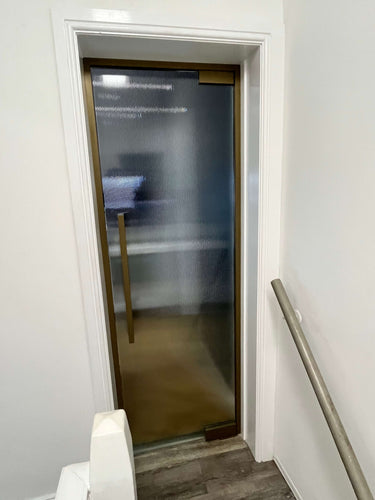 Outline Frame – Single Hinged Door with Knob and Frame – internal steel and glass door, photo 1