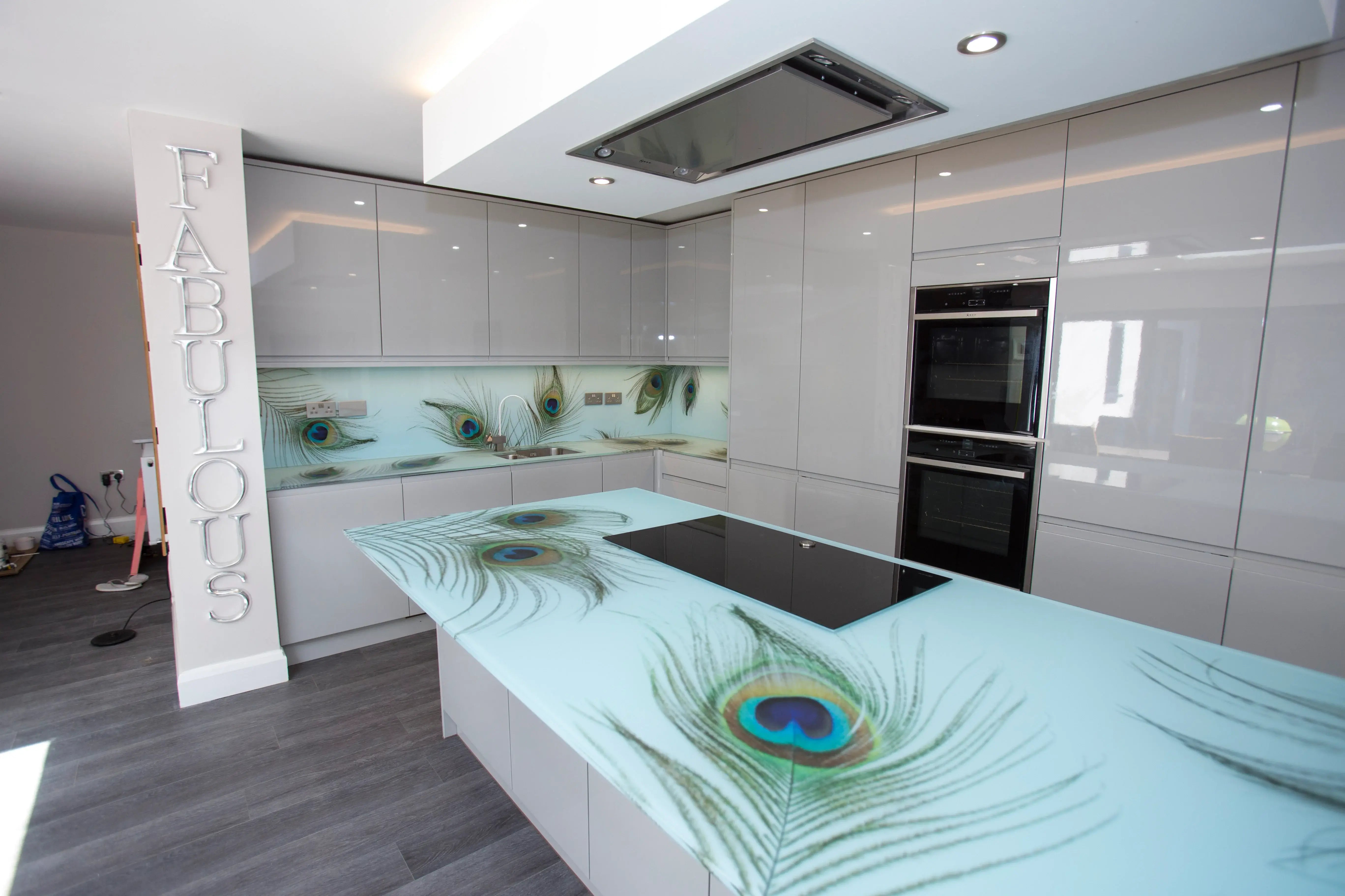 Peacock Printed 10mm Glass Worktop - CreoGlass®