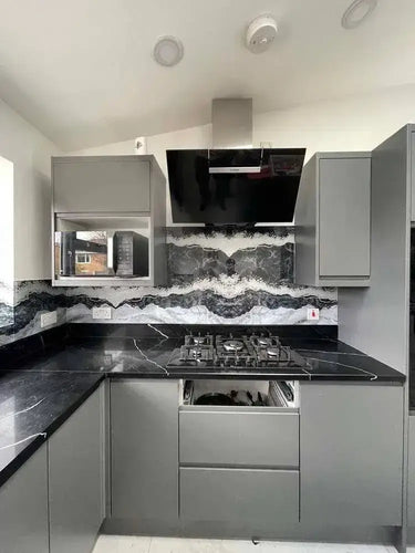 Silver- Famida - Splashback - Bespoke - CreoGlass®