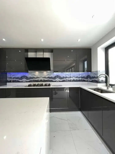 Silver- Famida - Splashback - Bespoke - CreoGlass®
