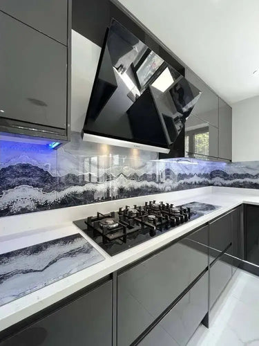 Silver- Famida - Splashback - Bespoke - CreoGlass®