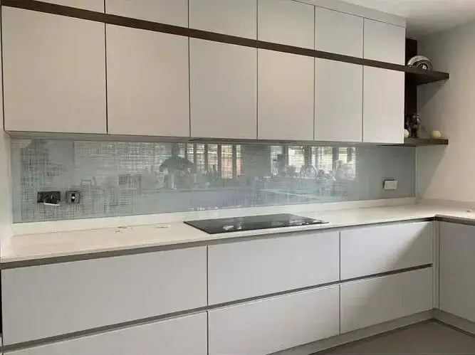 Linen Patterned Toughened Mirror - Silver - Bespoke - CreoGlass®