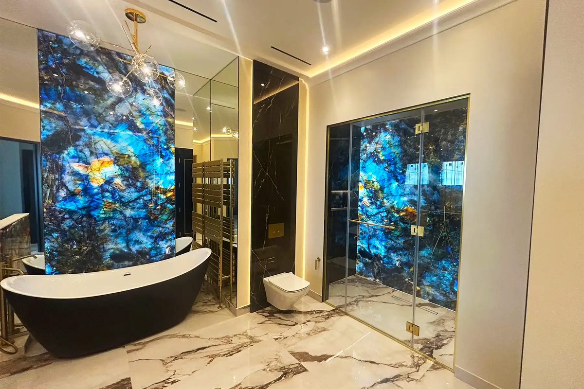 Chiltern Court, Baker Street by CreoGlass