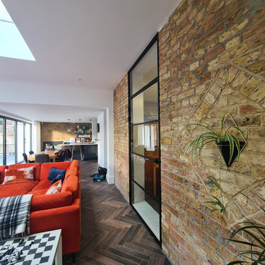 Aspect Grid – Single Hinged Door with Latch and Frameless