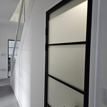 Frost Aura – Single Hinged Door with Latch and Frame – PMF