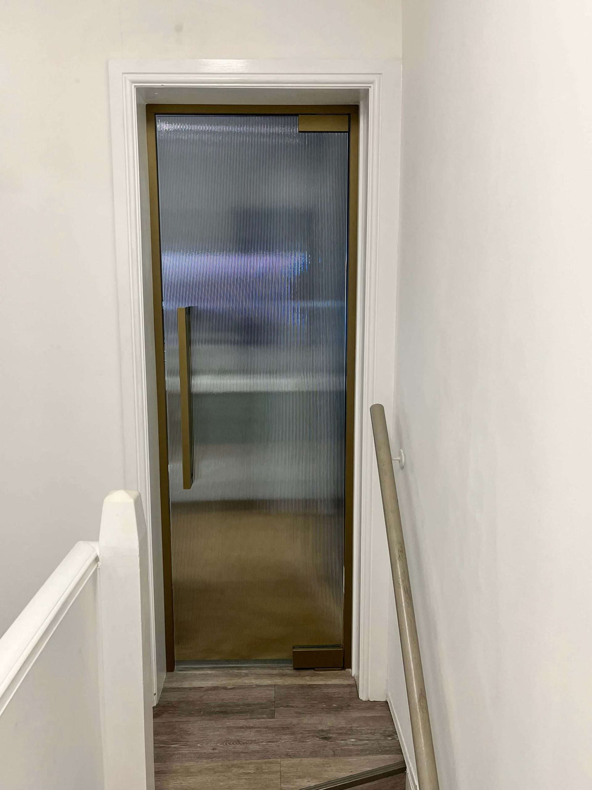 Outline Frame – Single Hinged Door with Knob and Frame – internal steel and glass door, photo 2
