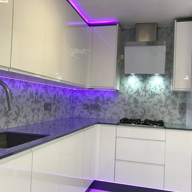 Silver Petal Stencil Glass Splashback – Bespoke - CreoGlass®
