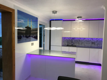 Silver Petal Stencil Glass Splashback – Bespoke - CreoGlass®