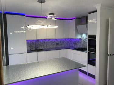 Silver Petal Stencil Glass Splashback – Bespoke - CreoGlass®
