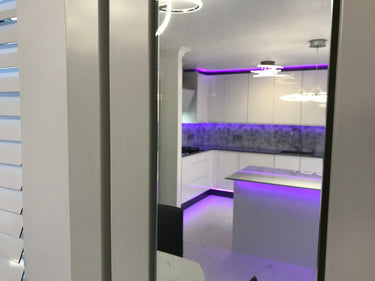 Silver Petal Stencil Glass Splashback – Bespoke - CreoGlass®