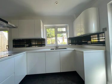 Black - Mirror Striped Splashback - Bespoke - CreoGlass®