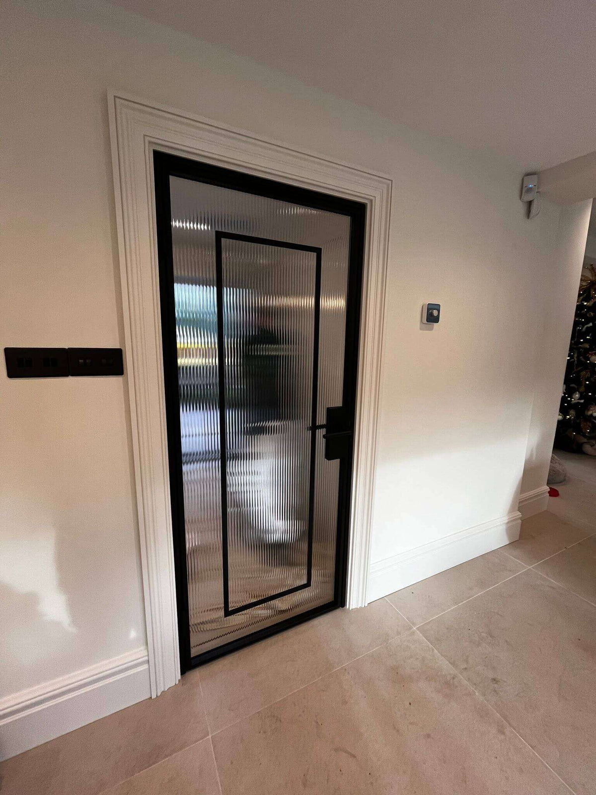 Radiant Frame – Single Hinged Door with Knob and Frame – internal steel and glass door, photo 3