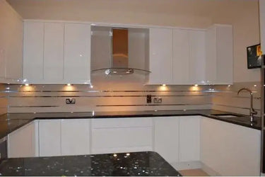 Antelope-Mirror Striped Splashback- Bespoke - CreoGlass®