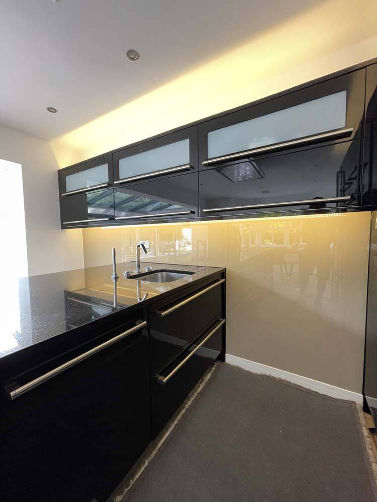 Antelope Colour Glass Splashback - Bespoke - CreoGlass®