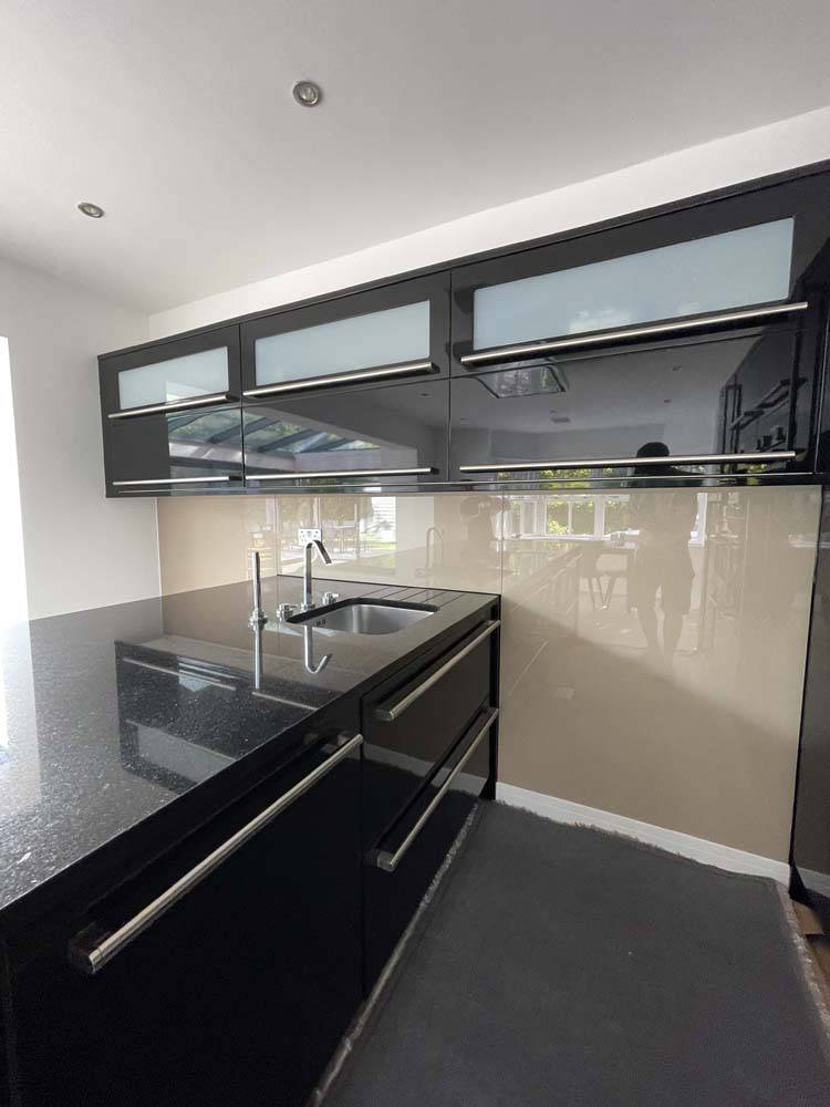 Antelope Colour Glass Splashback - Bespoke - CreoGlass®