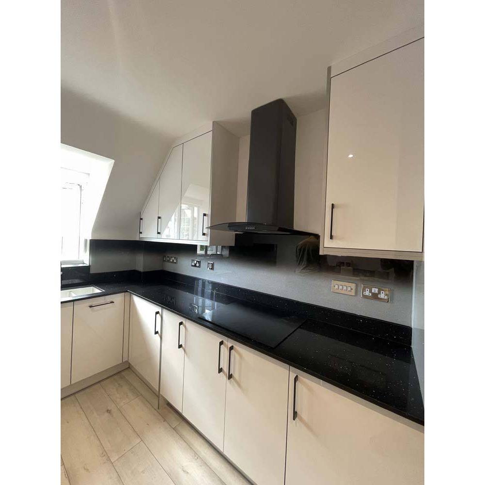 Black to White - Gradient - Splashback - Bespoke - CreoGlass®