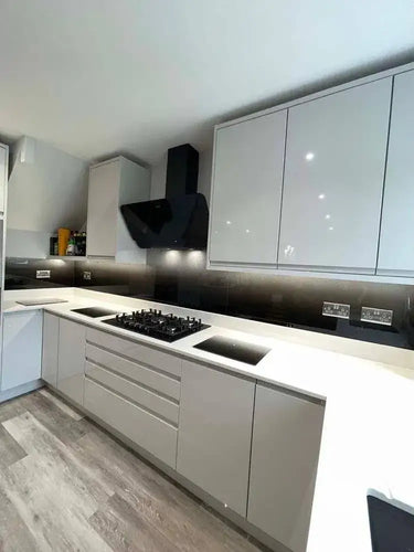 Black to White - Gradient - Splashback - Bespoke - CreoGlass®