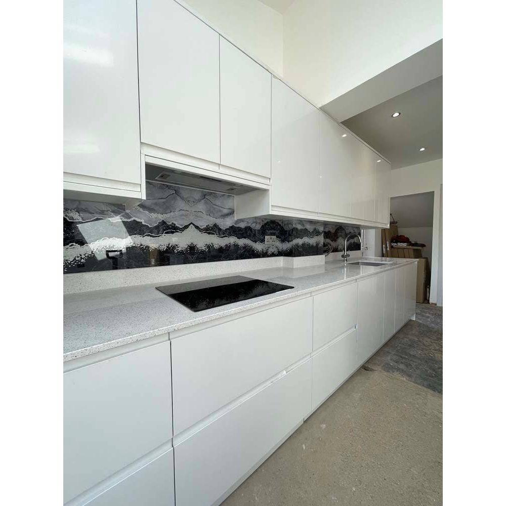 Silver- Famida - Splashback - Bespoke - CreoGlass®