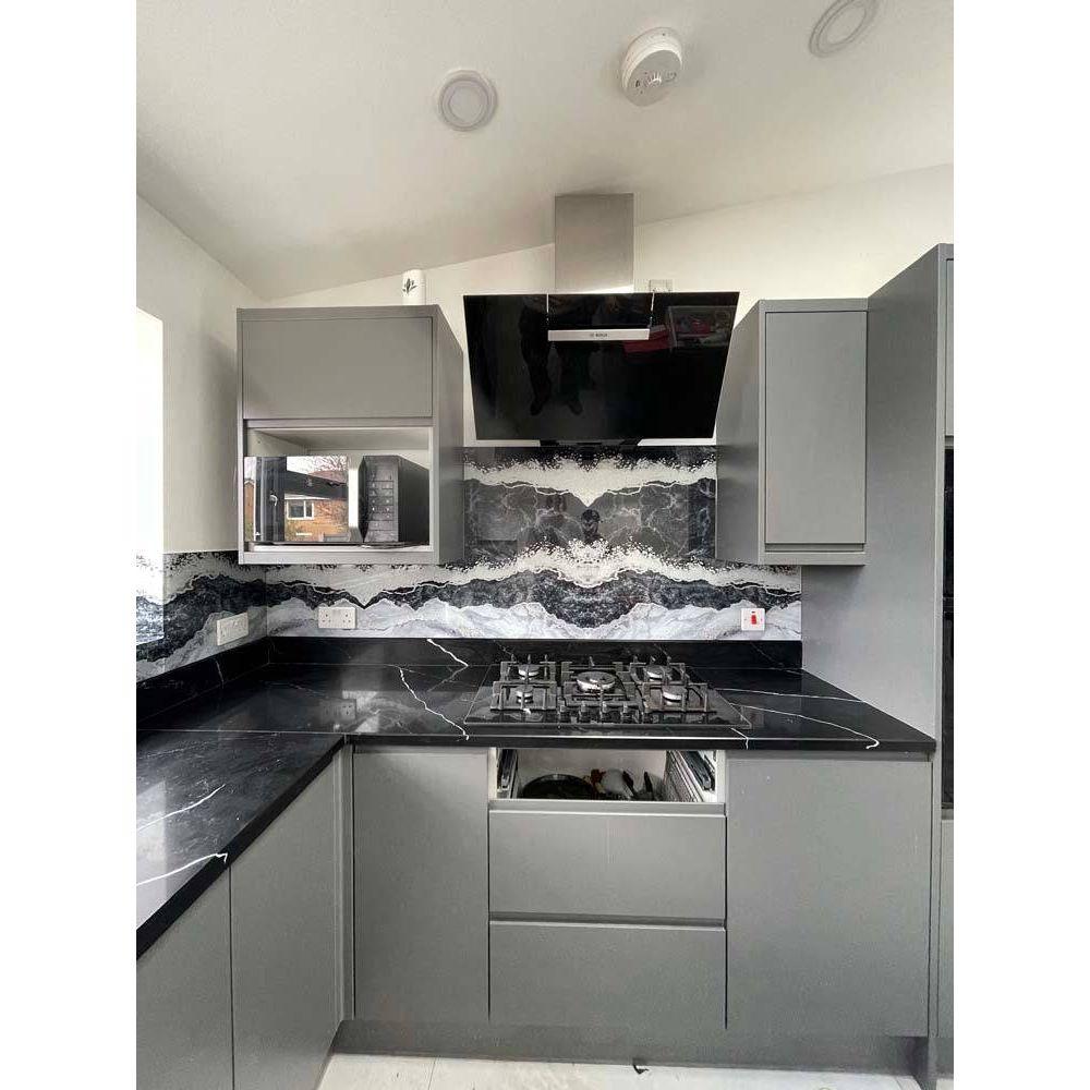 Silver- Famida - Splashback - Bespoke - CreoGlass®