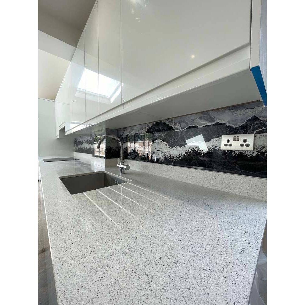 Silver- Famida - Splashback - Bespoke - CreoGlass®