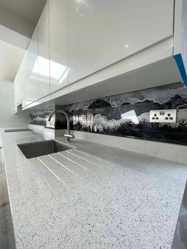 Silver- Famida - Splashback - Bespoke - CreoGlass®