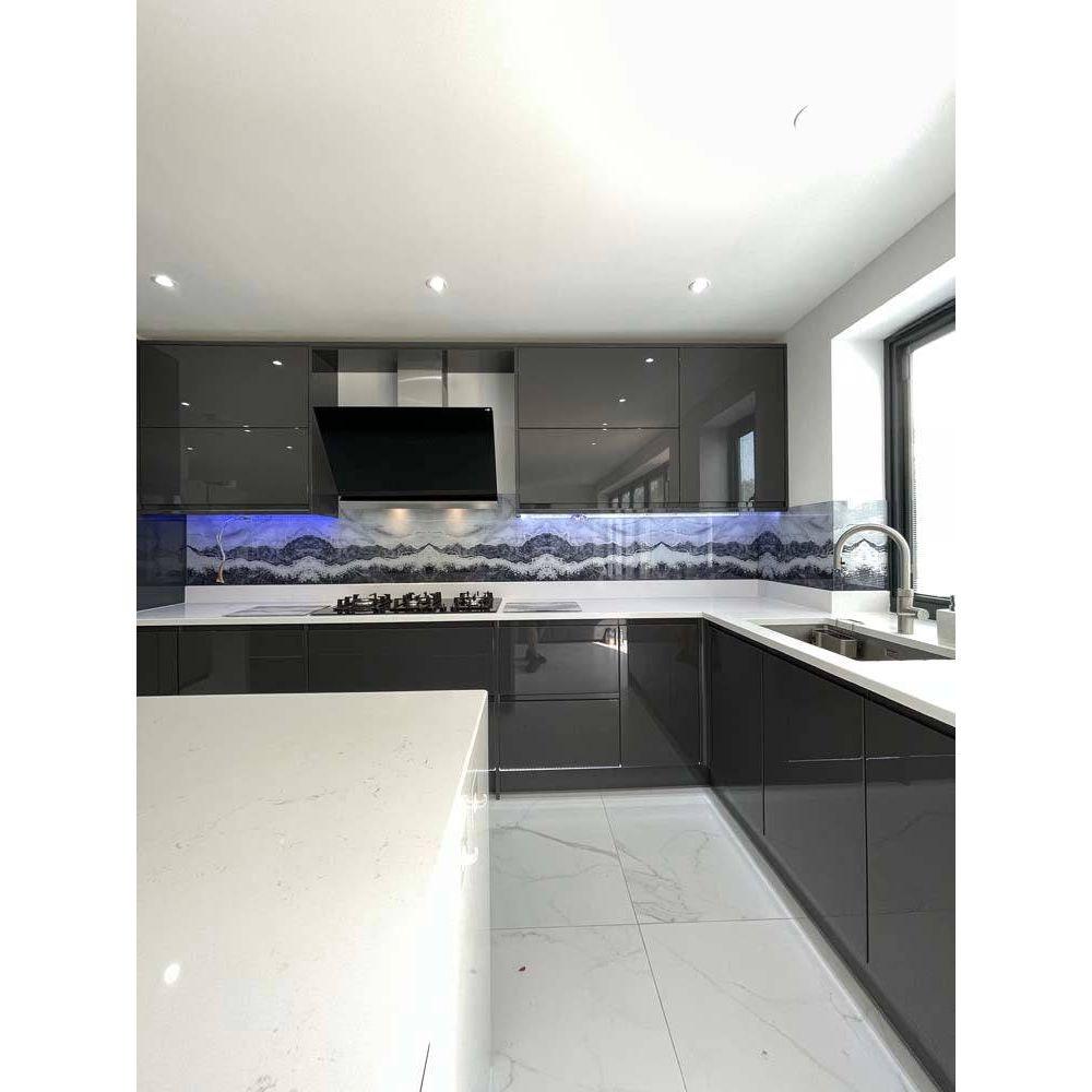 Silver- Famida - Splashback - Bespoke - CreoGlass®