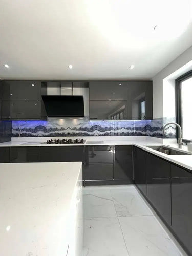 Silver- Famida - Splashback - Bespoke - CreoGlass®