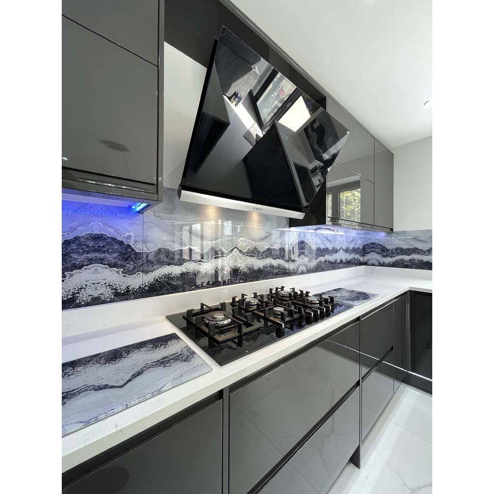 Silver- Famida - Splashback - Bespoke - CreoGlass®