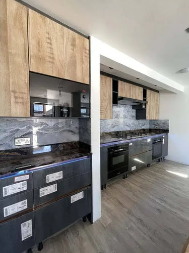 Silver - Grey- Famida - Splashback - Bespoke - CreoGlass®