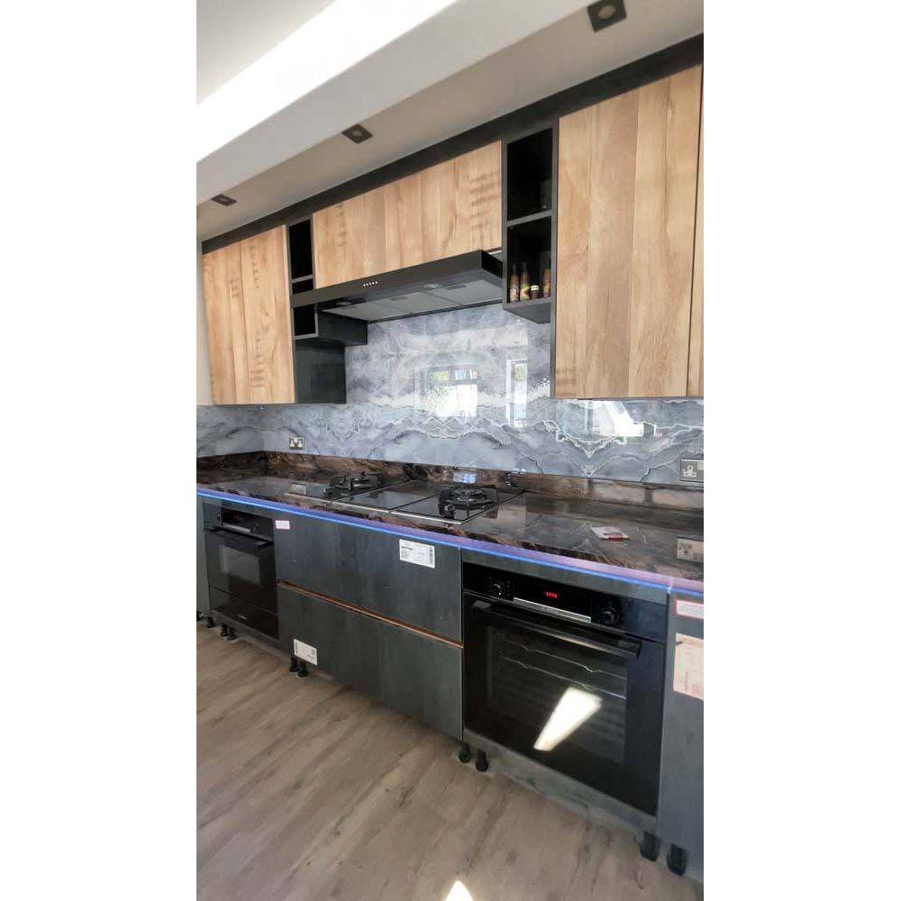 Silver - Grey- Famida - Splashback - Bespoke - CreoGlass®