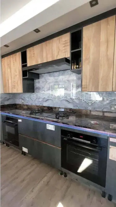 Silver - Grey- Famida - Splashback - Bespoke - CreoGlass®
