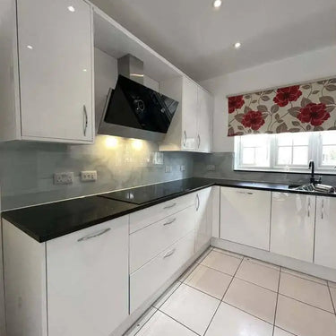 Silver - White Opera Splashback - Bespoke - CreoGlass®