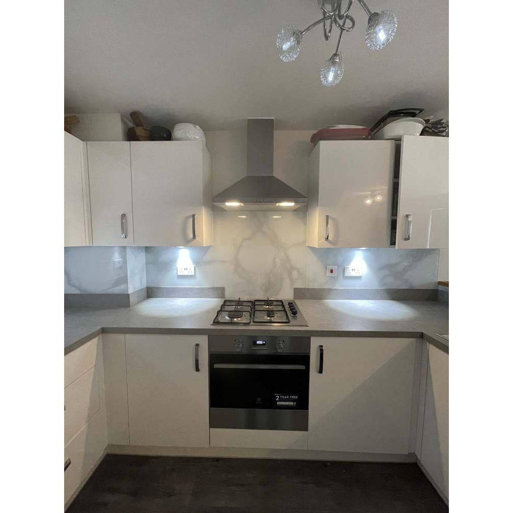 Silver - White Opera Splashback - Bespoke - CreoGlass®