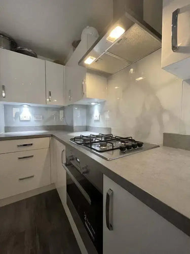 Silver - White Opera Splashback - Bespoke - CreoGlass®